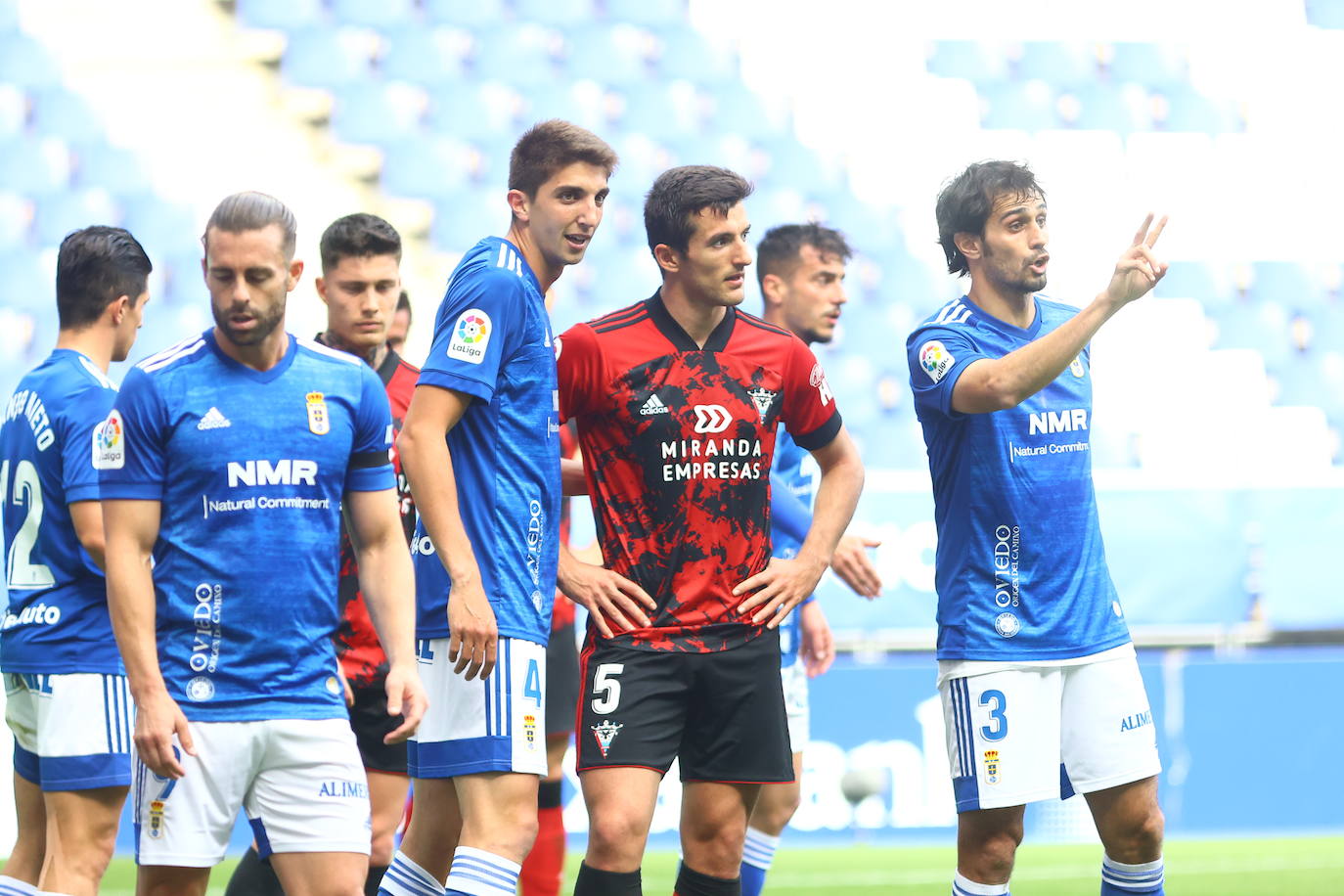 El Oviedo no pude dedicarle el triunfo a Arnau en su enfrentamiento contra el Mirandés, que se saldó con un empate a uno.