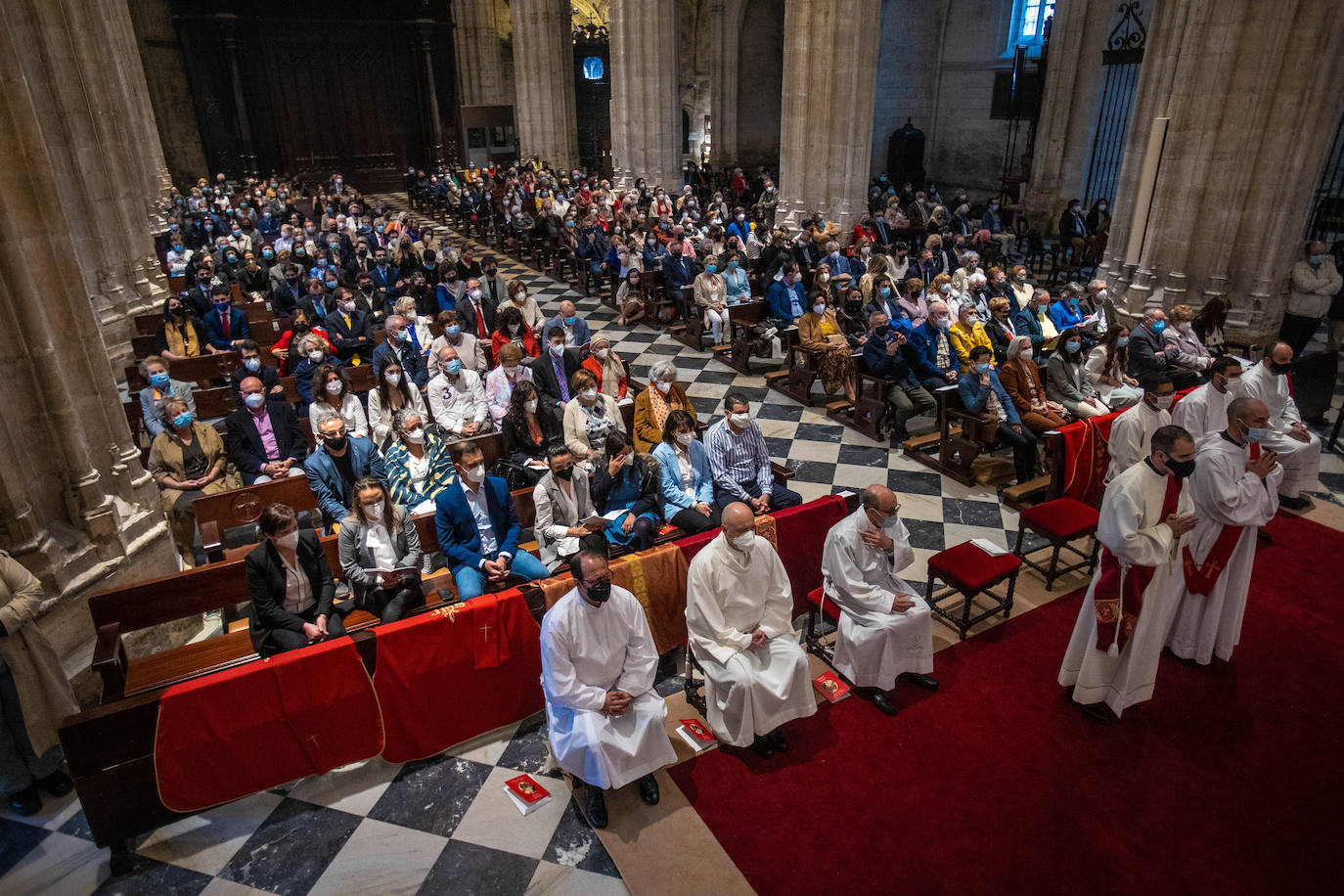 El gijonés Arturo José Matías y el sierense Marcos Argüelles fueron ordenados sacerdotes en Oviedo por el arzobispo Sanz Montes