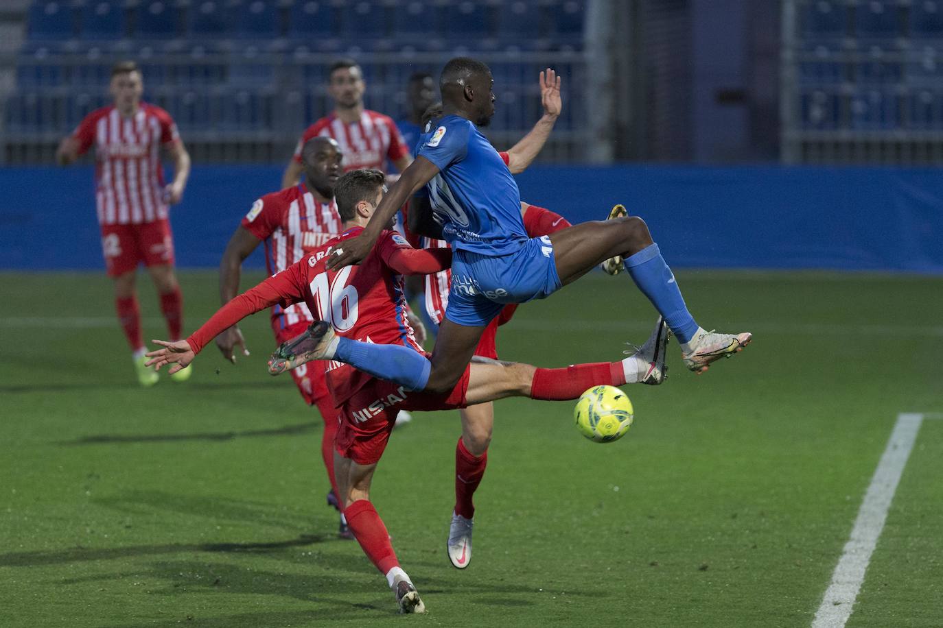 Fotos: Las mejores imágenes del Fuenlabrada - Sporting