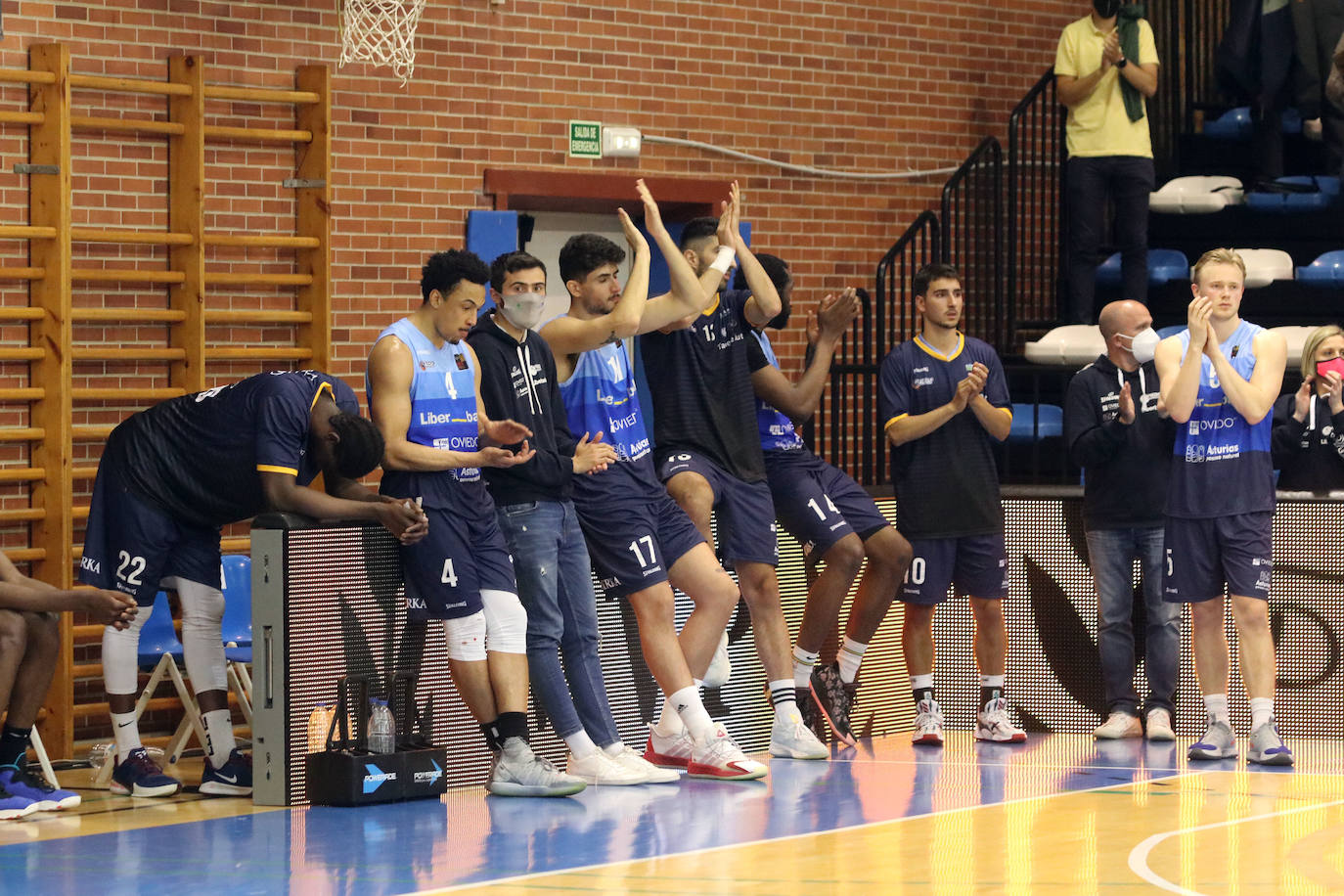 El Liberbank Oviedo cayó este martes en Pumarín ante el Leyma Coruña por 69-70, por lo que queda eliminado del play off.