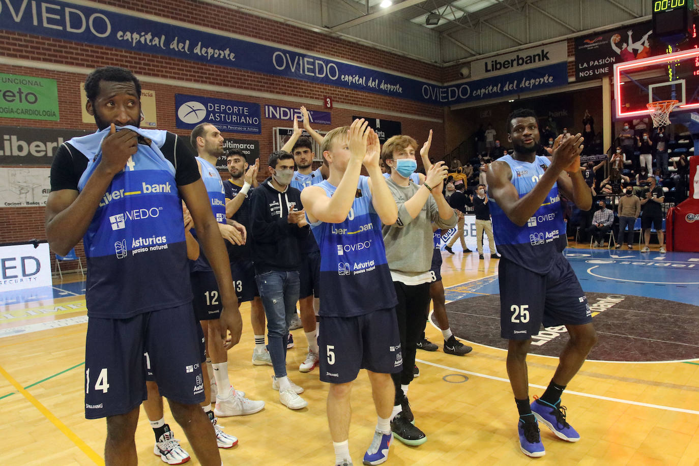 El Liberbank Oviedo cayó este martes en Pumarín ante el Leyma Coruña por 69-70, por lo que queda eliminado del play off.
