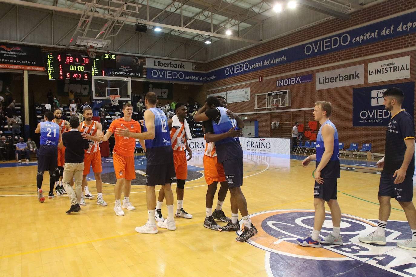 El Liberbank Oviedo cayó este martes en Pumarín ante el Leyma Coruña por 69-70, por lo que queda eliminado del play off.
