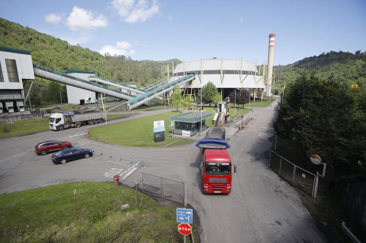 Instalaciones de la central térmica de La Pereda. 