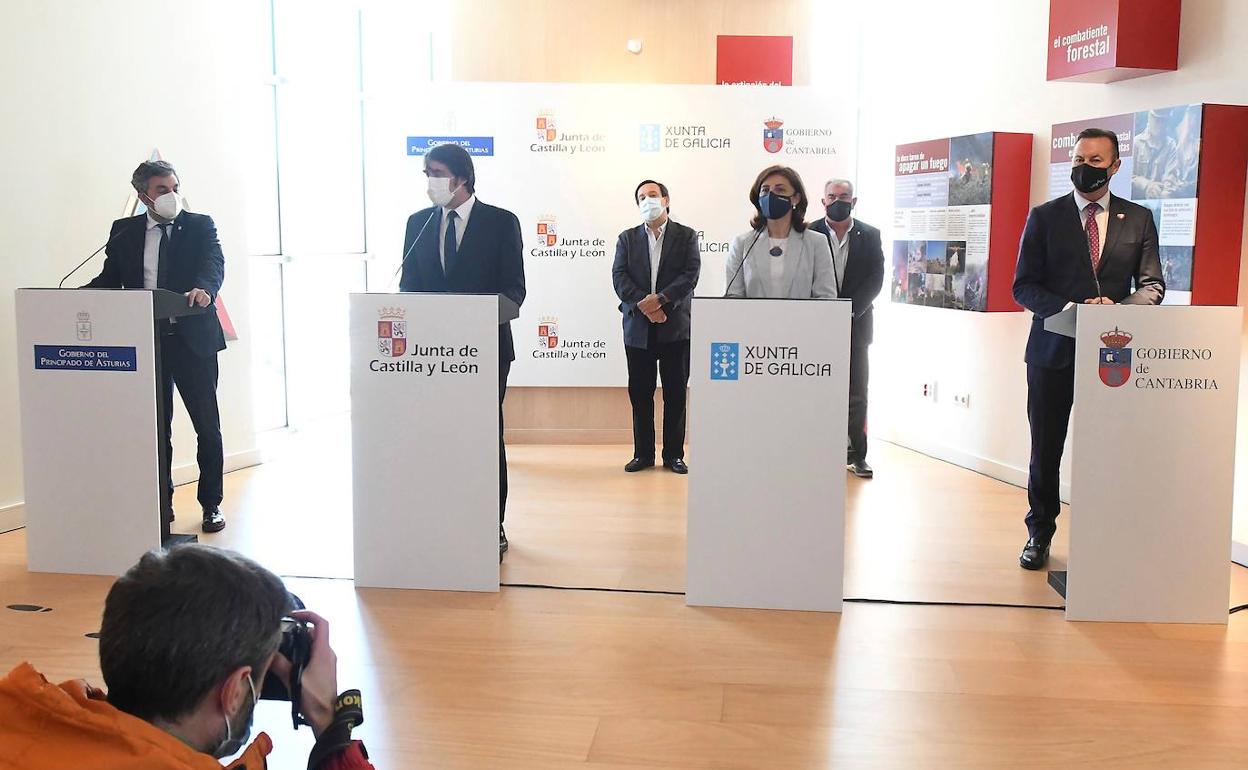 Alejandro Calvo, Juan Carlos Suárez-Quiñones, Ángeles Vazquez y Guillermo Blanco, durante la comparecencia tras la reunión en León con organizaciones profesionales agrarias.