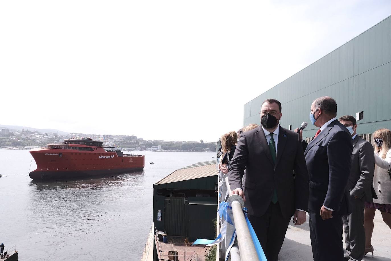 El astillero asturiano Gondán botaba este miércoles una de sus nuevas creaciones, un buque dual de apoyo. El presidente de la compañía lo celebró con una buena noticia. Álvaro Platero afirmó que su empresa pretende ampliar un 50% su plantilla en los próximos años.