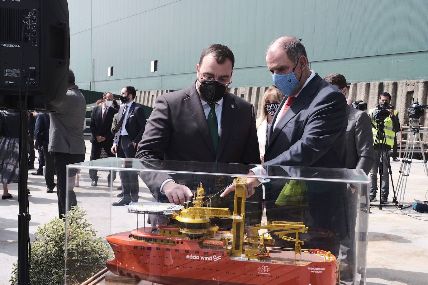 El astillero asturiano Gondán botaba este miércoles una de sus nuevas creaciones, un buque dual de apoyo. El presidente de la compañía lo celebró con una buena noticia. Álvaro Platero afirmó que su empresa pretende ampliar un 50% su plantilla en los próximos años.