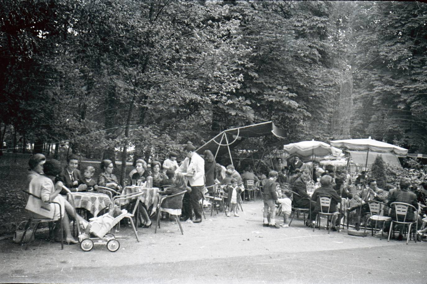 El aguaducho es, junto al Paseo del Bombé y de Los Alamos, uno de los lugares más emblemáticos del Parque San Francisco a pesar de que durante los últimos tiempos su uso haya caído en el olvido. Niños, convertidos hoy en padres, compartían horchatas con sus abuelos. La renovación del espacio pretende darle una nueva vida y, enlazar a un tiempo, con un pasado pleno de recuerdos para muchas generaciones.