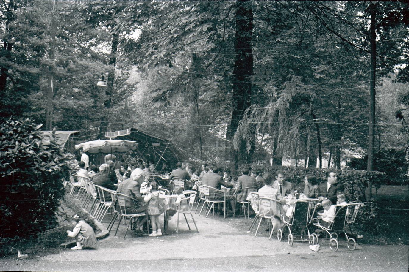 El aguaducho es, junto al Paseo del Bombé y de Los Alamos, uno de los lugares más emblemáticos del Parque San Francisco a pesar de que durante los últimos tiempos su uso haya caído en el olvido. Niños, convertidos hoy en padres, compartían horchatas con sus abuelos. La renovación del espacio pretende darle una nueva vida y, enlazar a un tiempo, con un pasado pleno de recuerdos para muchas generaciones.