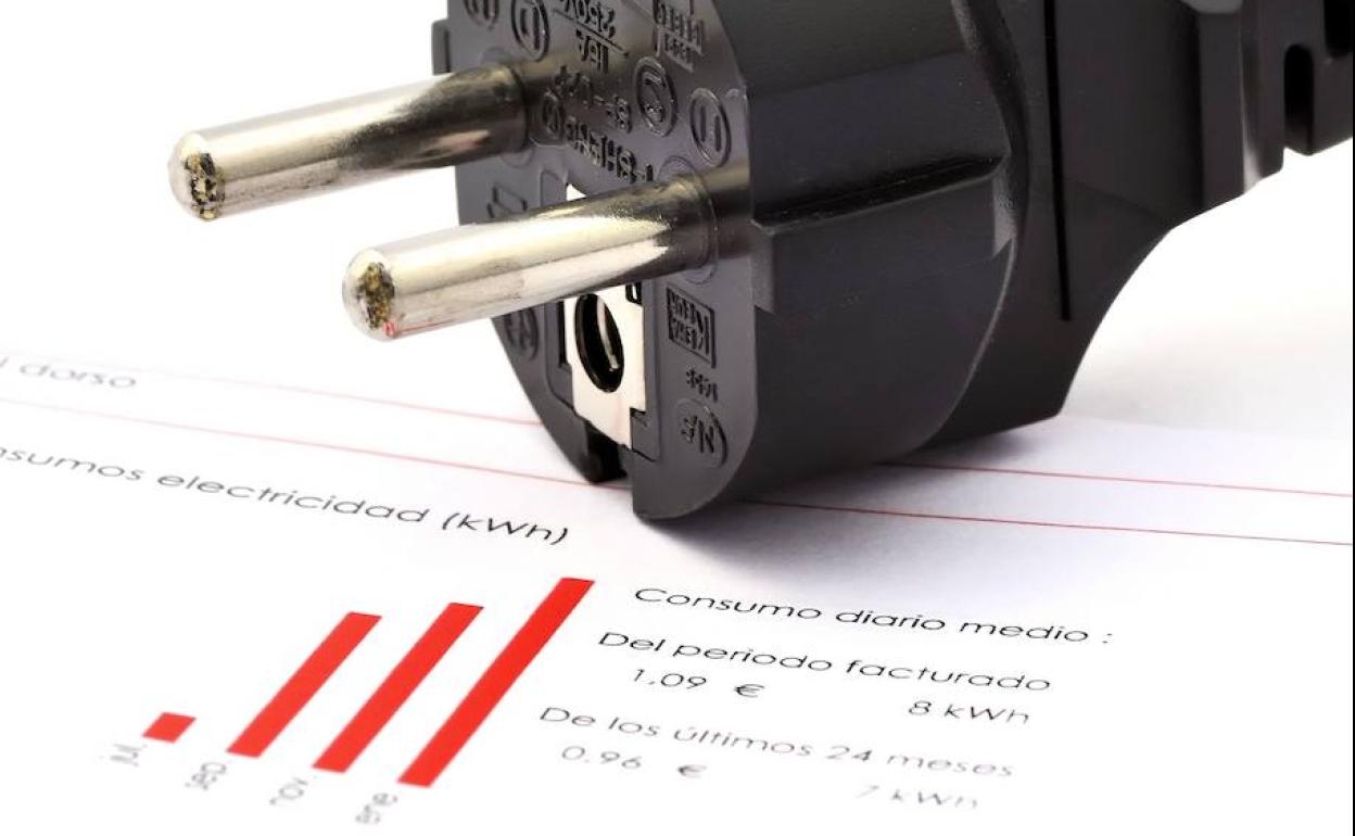 El Gobierno impulsa una ley para rebajar el precio de la factura eléctrica