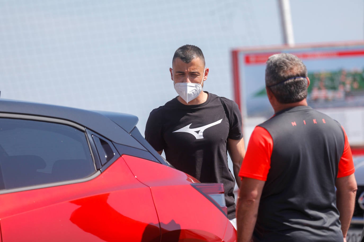 Algunos no volverán a las instalaciones sportinguistas, y otros lo harán el próximo 5 de julio cuando comience la pretemporada. Este lunes ha sido jornada de despedidas entre los integrantes de las filas rojiblancas. 