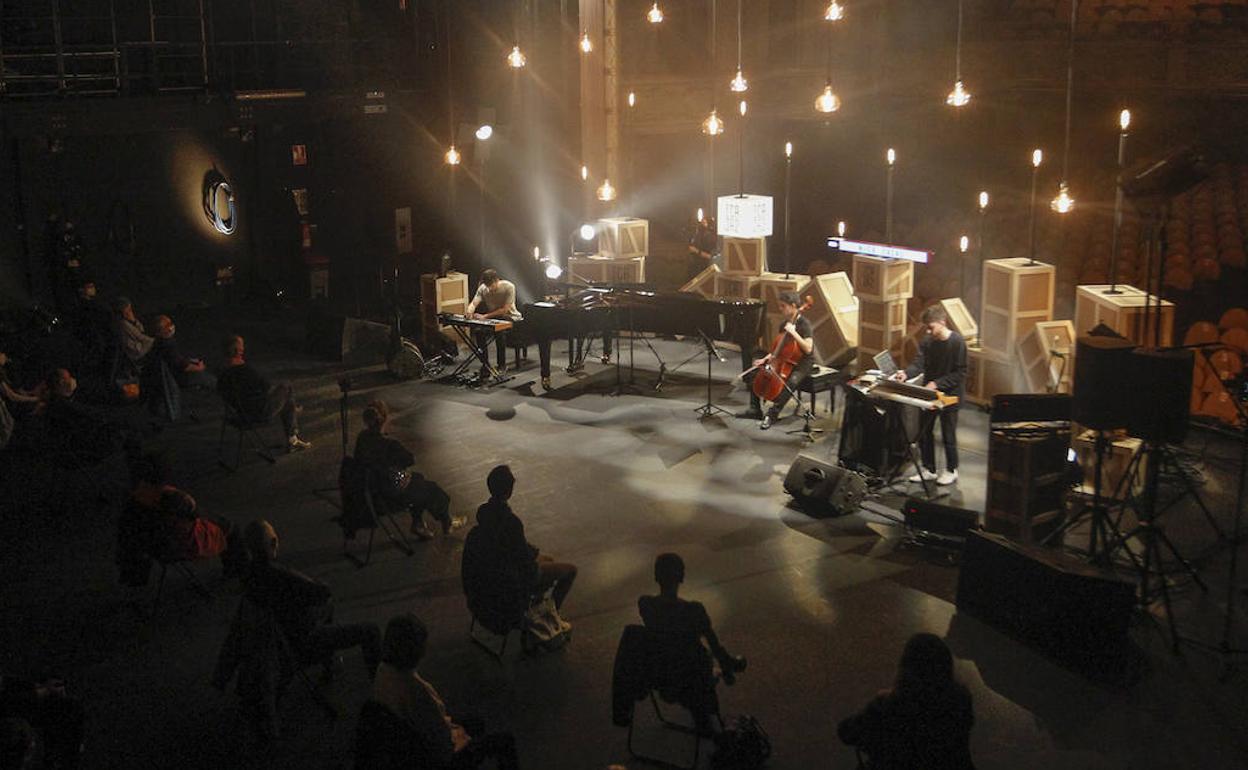 Concierto de Nico Casal para el ciclo 'Encaja2' en el Teatro Jovellanos