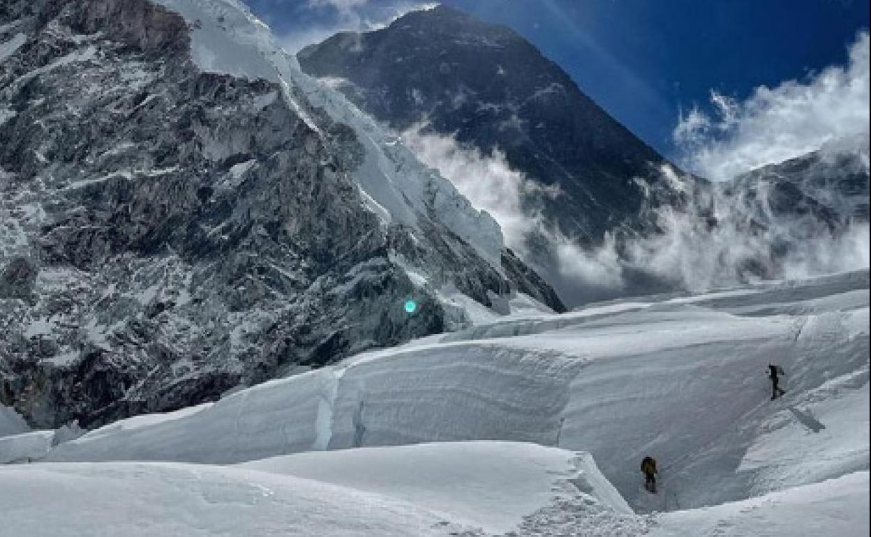 El equipo de Nirmal Purja desafía el ciclón Yaas en el Everest logrando cumbre y con la vista puesta en el Lhotse