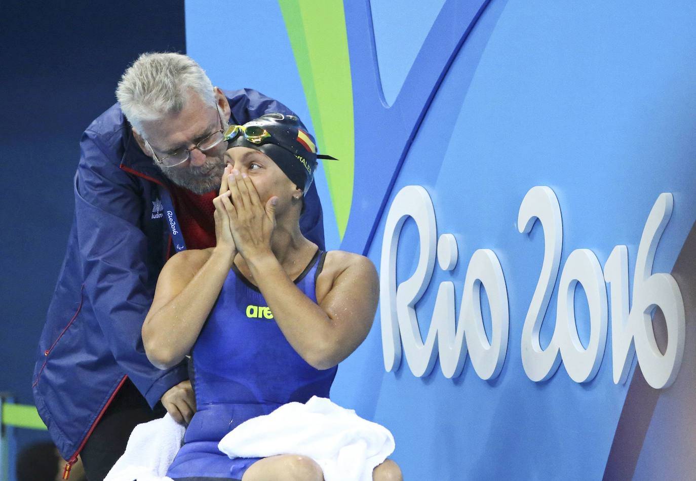 La nadadora es la primera deportista paralímpica en recibir el galardón y séptima mujer en la historia de los Premios Princesa de Asturias. Teresa Perales, que recoge el testigo de Carlos Sainz, recibe el premio en plena preparación para los Juegos de Tokyo.