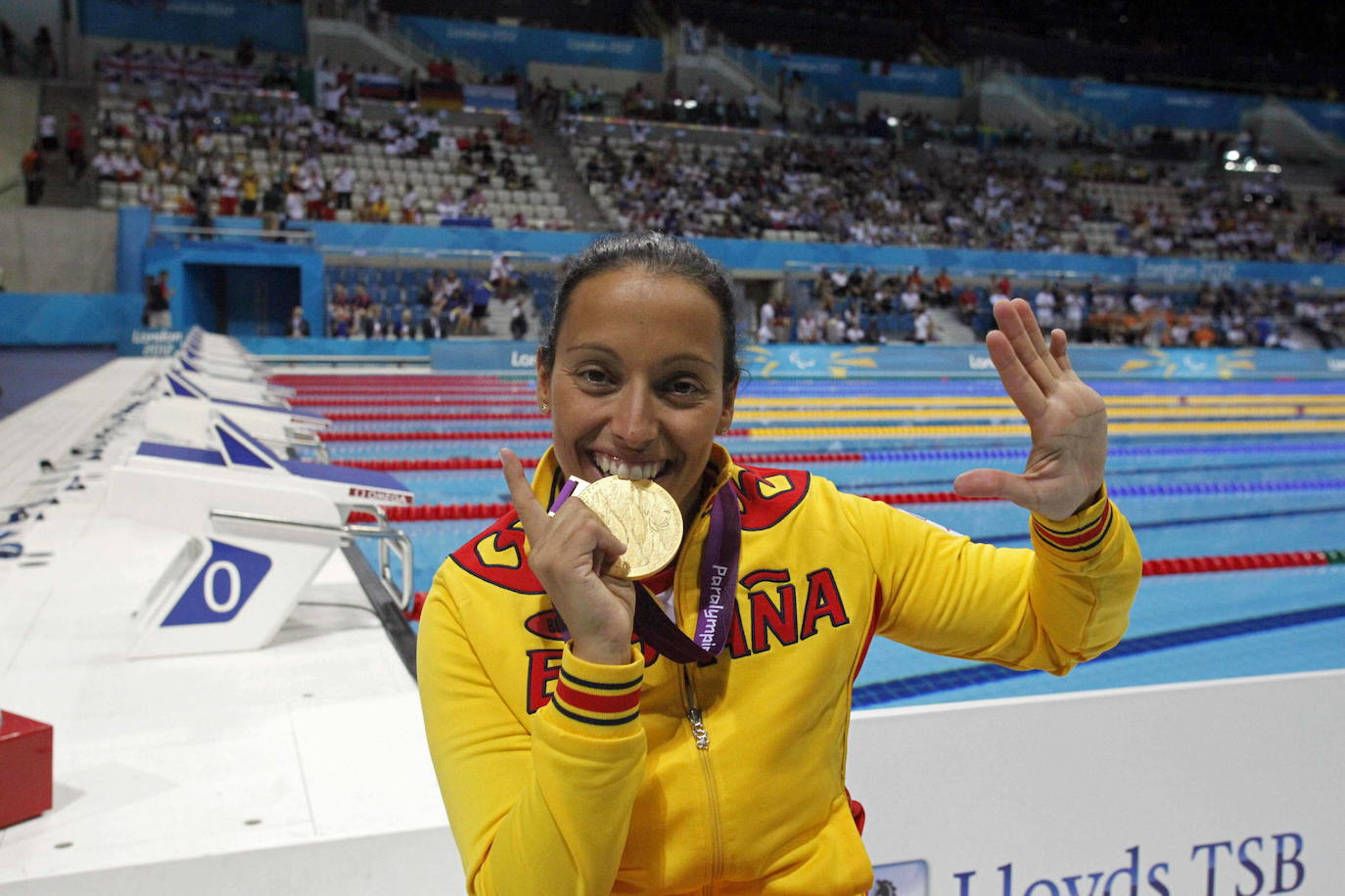 La nadadora es la primera deportista paralímpica en recibir el galardón y séptima mujer en la historia de los Premios Princesa de Asturias. Teresa Perales, que recoge el testigo de Carlos Sainz, recibe el premio en plena preparación para los Juegos de Tokyo.