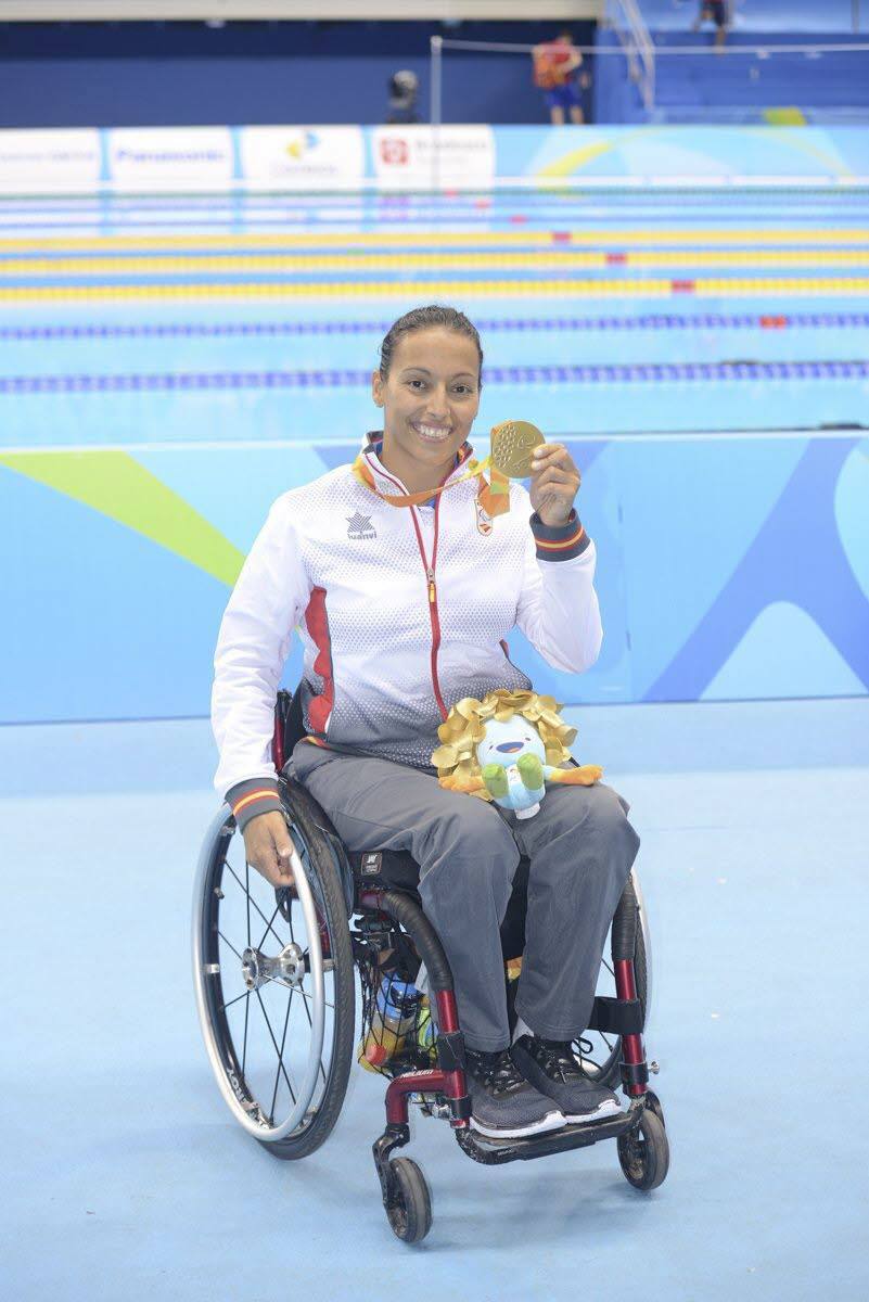 La nadadora es la primera deportista paralímpica en recibir el galardón y séptima mujer en la historia de los Premios Princesa de Asturias. Teresa Perales, que recoge el testigo de Carlos Sainz, recibe el premio en plena preparación para los Juegos de Tokyo.