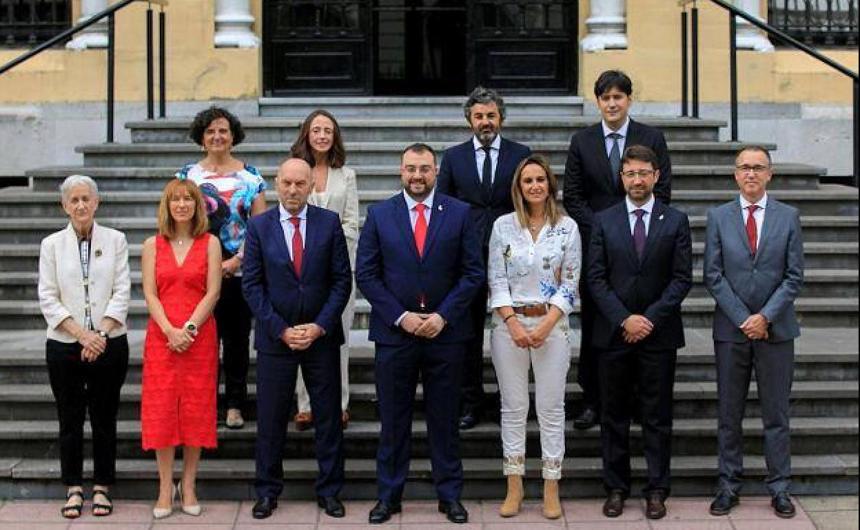 Foto de familia del Gobierno Autonómico