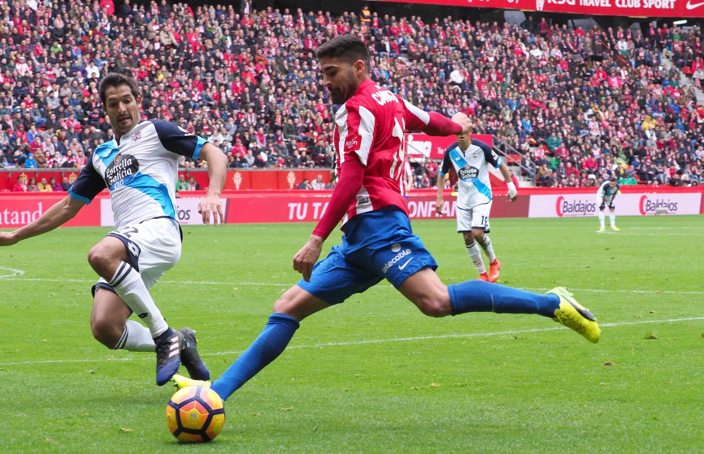 Acompañado de su familia, compañeros y directivos, el capitán Carmona se despidió tras nueve temporadas con la elástica del Sporting. 