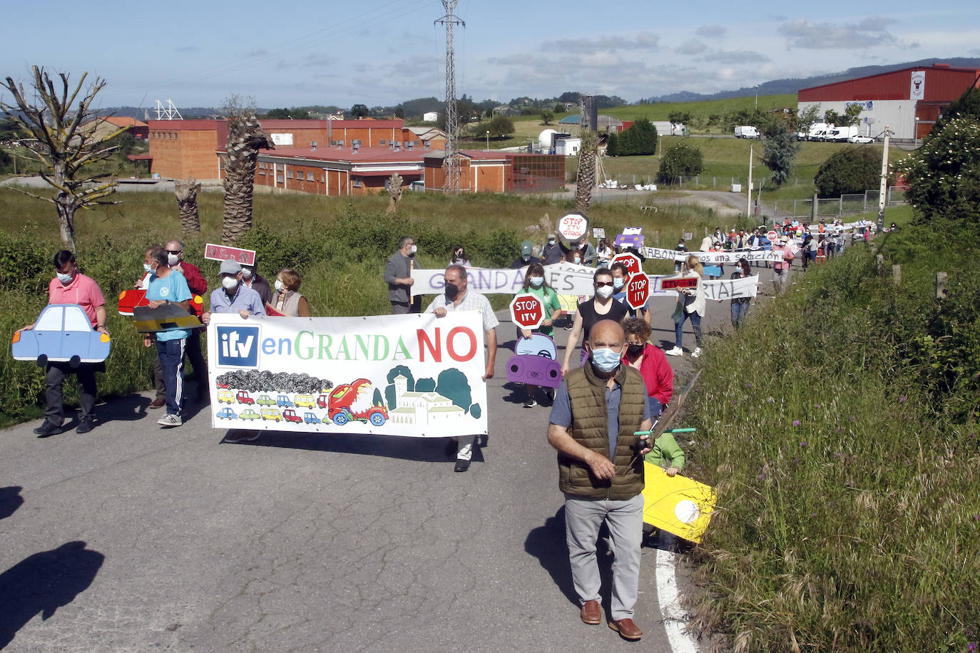 Los vecinos de Granda, en Gijón, volvieron a movilizarse este sábado para evitar que se instale en la parroquia una estación de ITV.