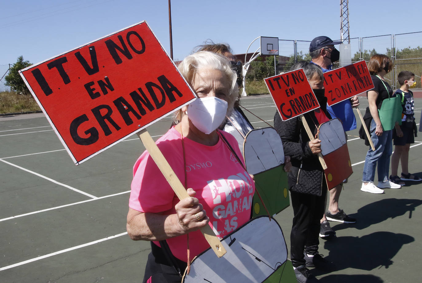 Los vecinos de Granda, en Gijón, volvieron a movilizarse este sábado para evitar que se instale en la parroquia una estación de ITV.