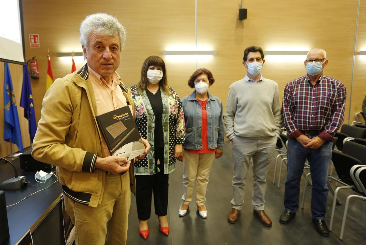 Carlos Rubiera, a la izquierda, en la presentación. 