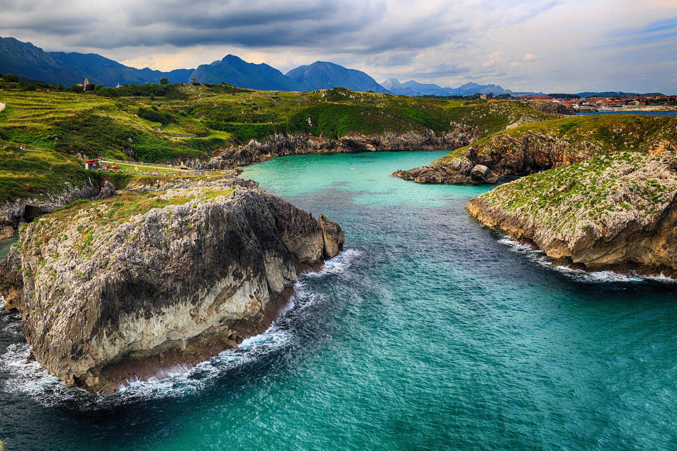 Playa de Cue, de Antilles o de Canales, Llanes