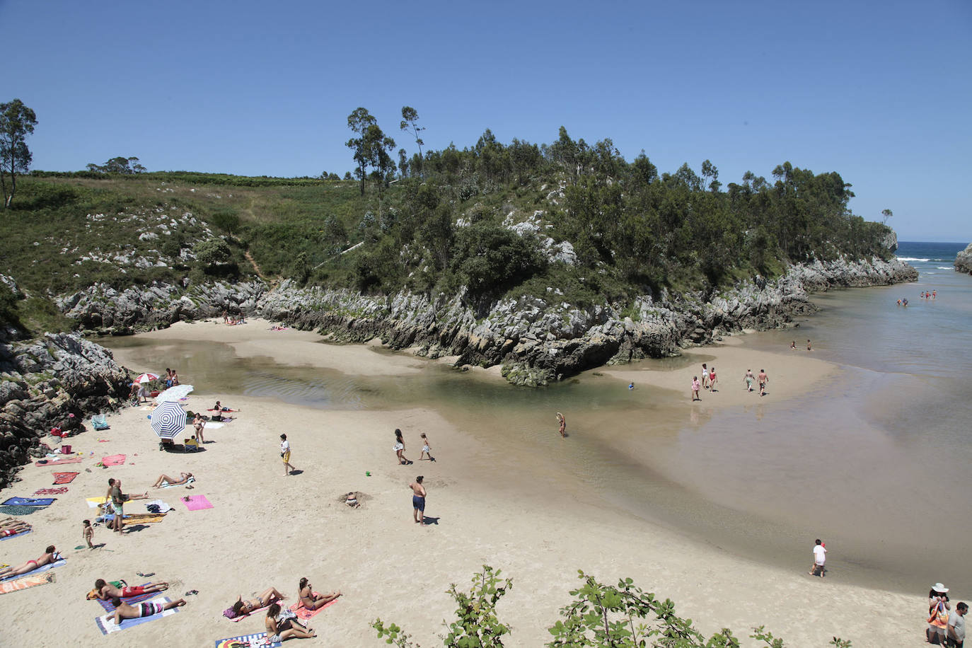 Playa de Guadamia, Ribadesella