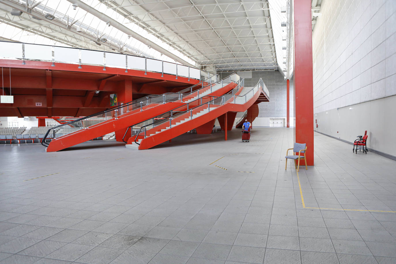 Fotos: El Molinón toma el relevo del Palacio de los Deportes como punto de vacunación