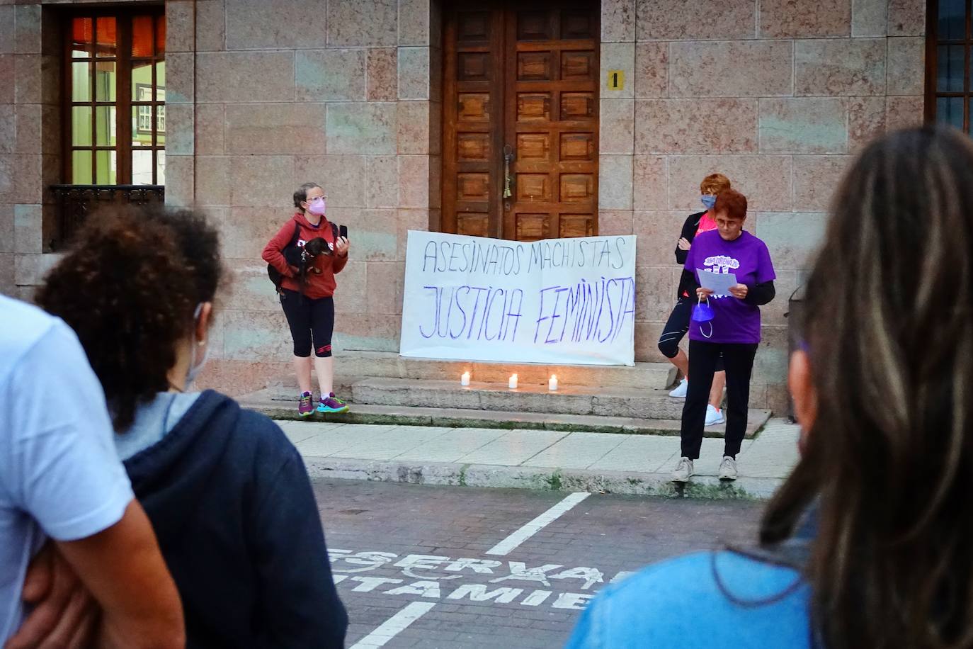 Las concentraciones en repulsa del asesinato a manos de su padre de la pequeña Olivia y de la desaparición de su hermana Anna se han sucedido a lo largo de los principales municipios de Asturias. Los manifestantes también han mostrado su repulsa ante el asesinato de Rocío, después de que su expareja y padre de su bebé de cuatro meses, confesase haberla matado. 