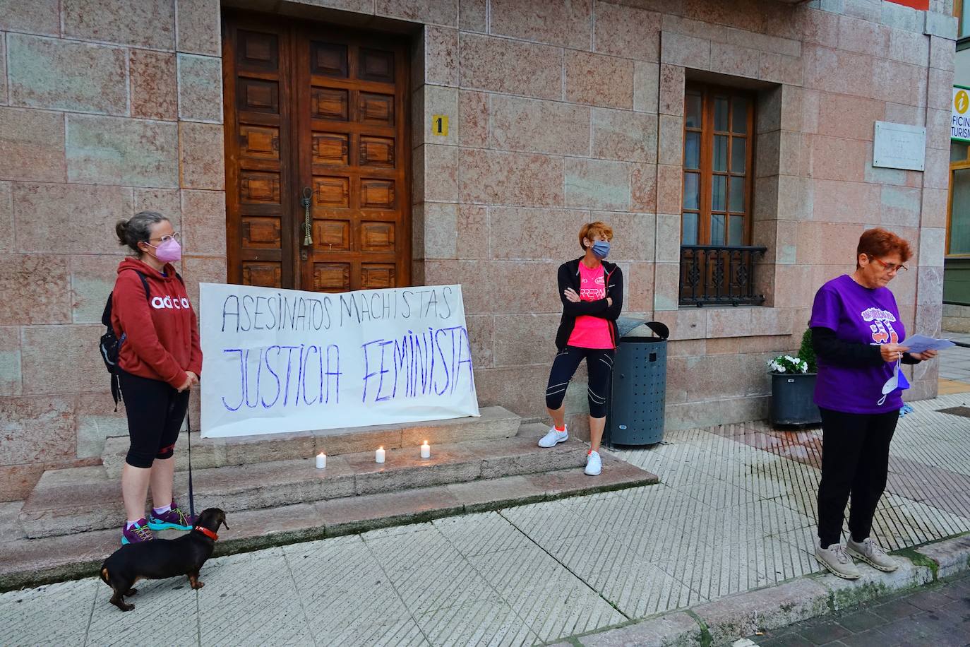 Las concentraciones en repulsa del asesinato a manos de su padre de la pequeña Olivia y de la desaparición de su hermana Anna se han sucedido a lo largo de los principales municipios de Asturias. Los manifestantes también han mostrado su repulsa ante el asesinato de Rocío, después de que su expareja y padre de su bebé de cuatro meses, confesase haberla matado. 