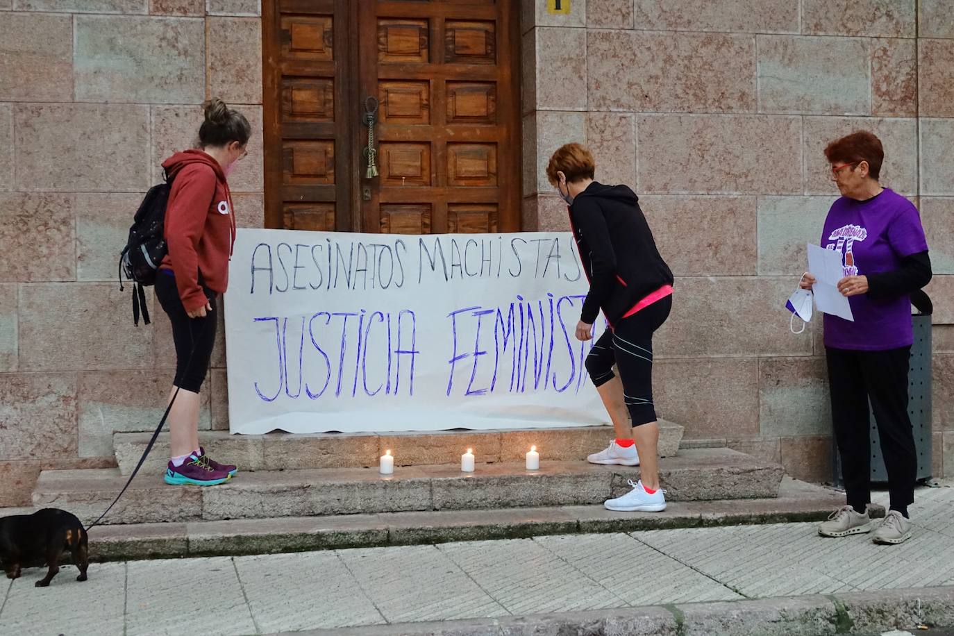 Las concentraciones en repulsa del asesinato a manos de su padre de la pequeña Olivia y de la desaparición de su hermana Anna se han sucedido a lo largo de los principales municipios de Asturias. Los manifestantes también han mostrado su repulsa ante el asesinato de Rocío, después de que su expareja y padre de su bebé de cuatro meses, confesase haberla matado. 