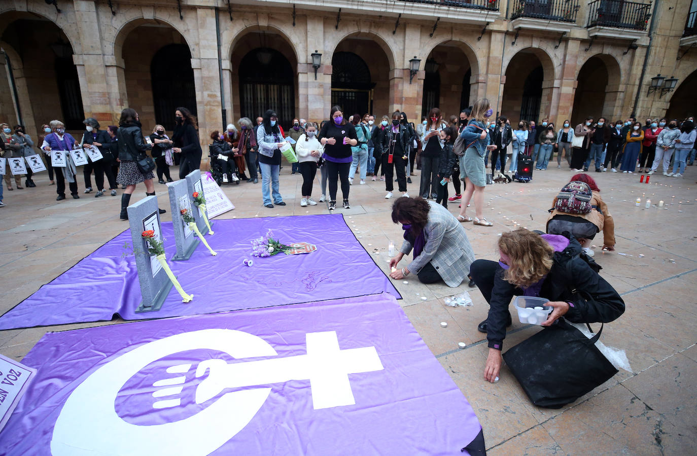 Las concentraciones en repulsa del asesinato a manos de su padre de la pequeña Olivia y de la desaparición de su hermana Anna se han sucedido a lo largo de los principales municipios de Asturias. Los manifestantes también han mostrado su repulsa ante el asesinato de Rocío, después de que su expareja y padre de su bebé de cuatro meses, confesase haberla matado. 