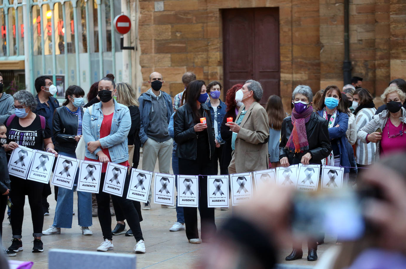 Las concentraciones en repulsa del asesinato a manos de su padre de la pequeña Olivia y de la desaparición de su hermana Anna se han sucedido a lo largo de los principales municipios de Asturias. Los manifestantes también han mostrado su repulsa ante el asesinato de Rocío, después de que su expareja y padre de su bebé de cuatro meses, confesase haberla matado. 