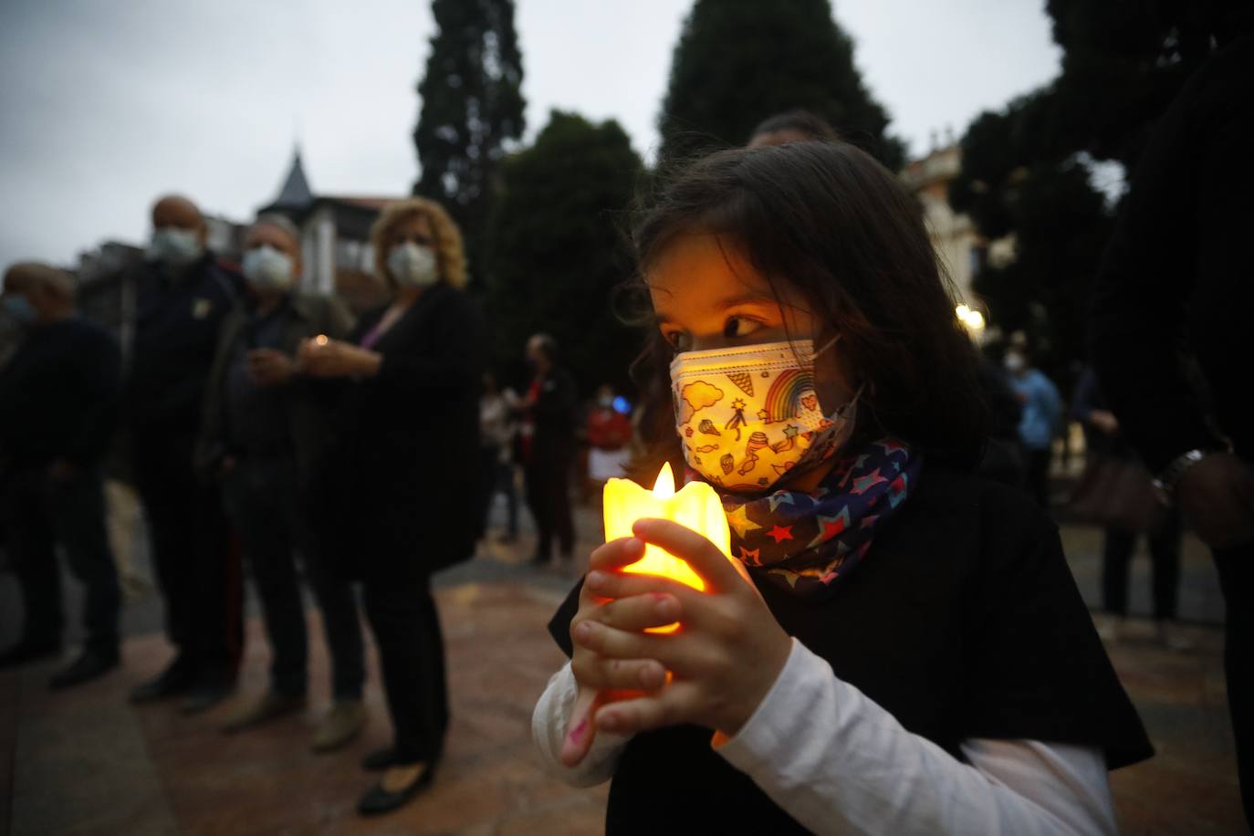 Las concentraciones en repulsa del asesinato a manos de su padre de la pequeña Olivia y de la desaparición de su hermana Anna se han sucedido a lo largo de los principales municipios de Asturias. Los manifestantes también han mostrado su repulsa ante el asesinato de Rocío, después de que su expareja y padre de su bebé de cuatro meses, confesase haberla matado. 