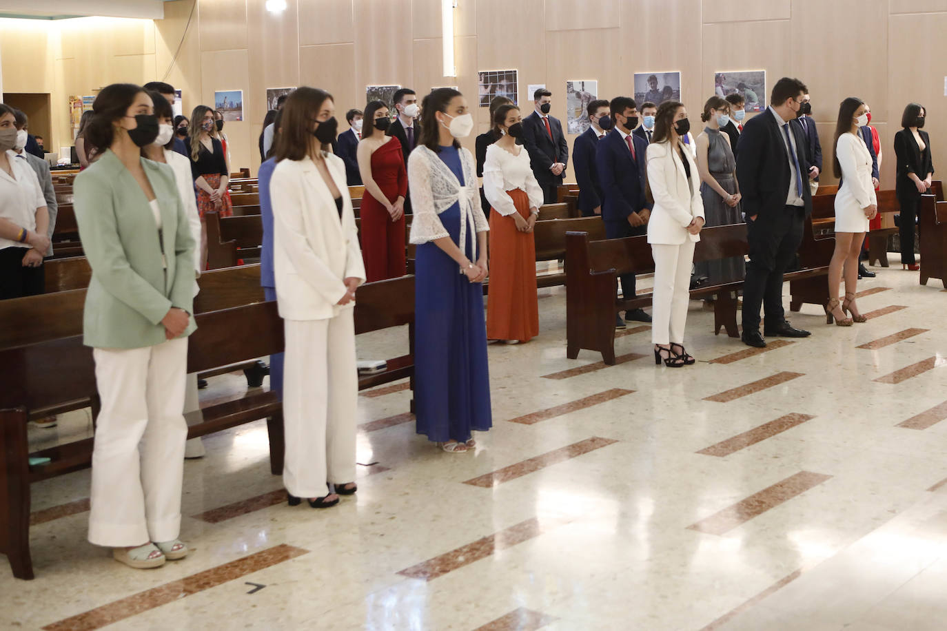 Los alumnos de Gijón están viviendo una de las jornadas más emotivas de su vida académica. Este viernes, una vez pasada la EBAU, se celebran las graduaciones de centros como el IES Padre Feijoo, el colegio Montedeva, el DODEMA o e IES Calderón de la Barca. 