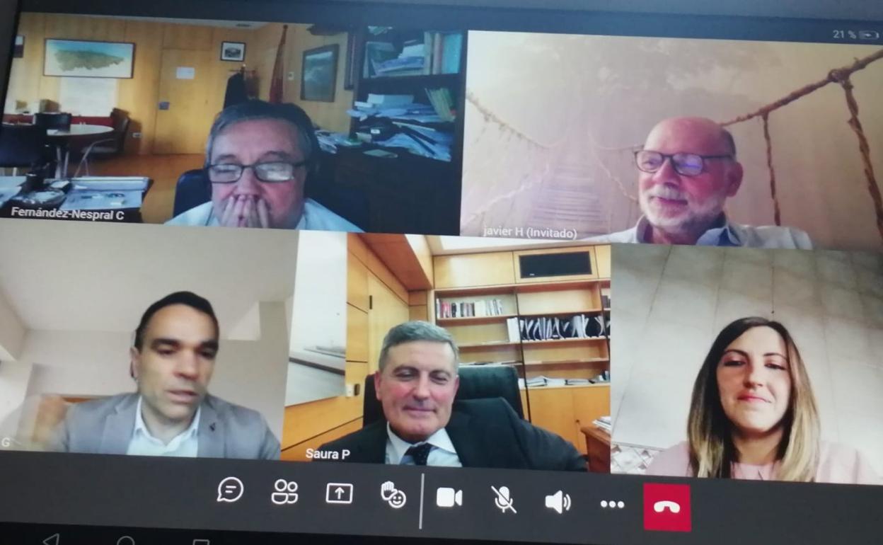 Iván Fernández e Iris Álvarez se reunieron telemáticamente con altos cargos de Fomento. 