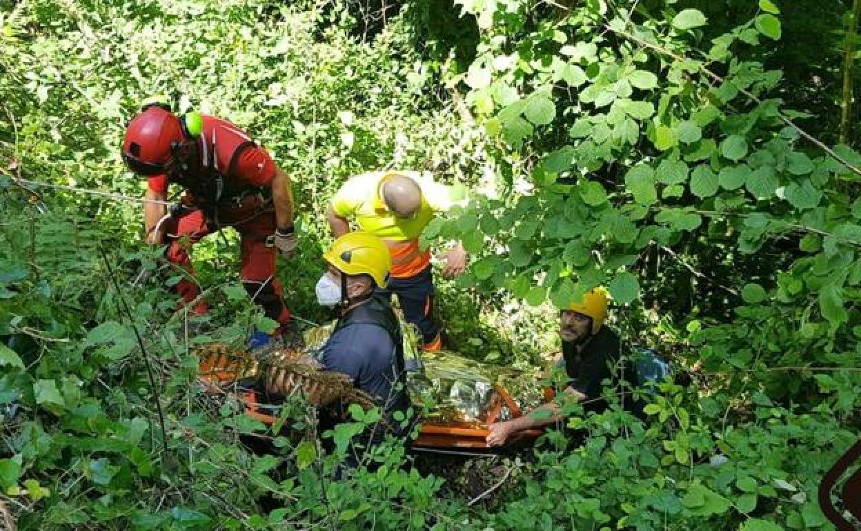 El rescate del ciclista en Ponga 