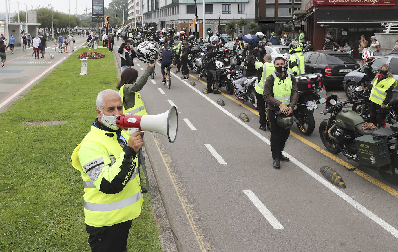 Más de 600 motos se han concentrado en Gijón para exigir más seguridad en las carreteras.