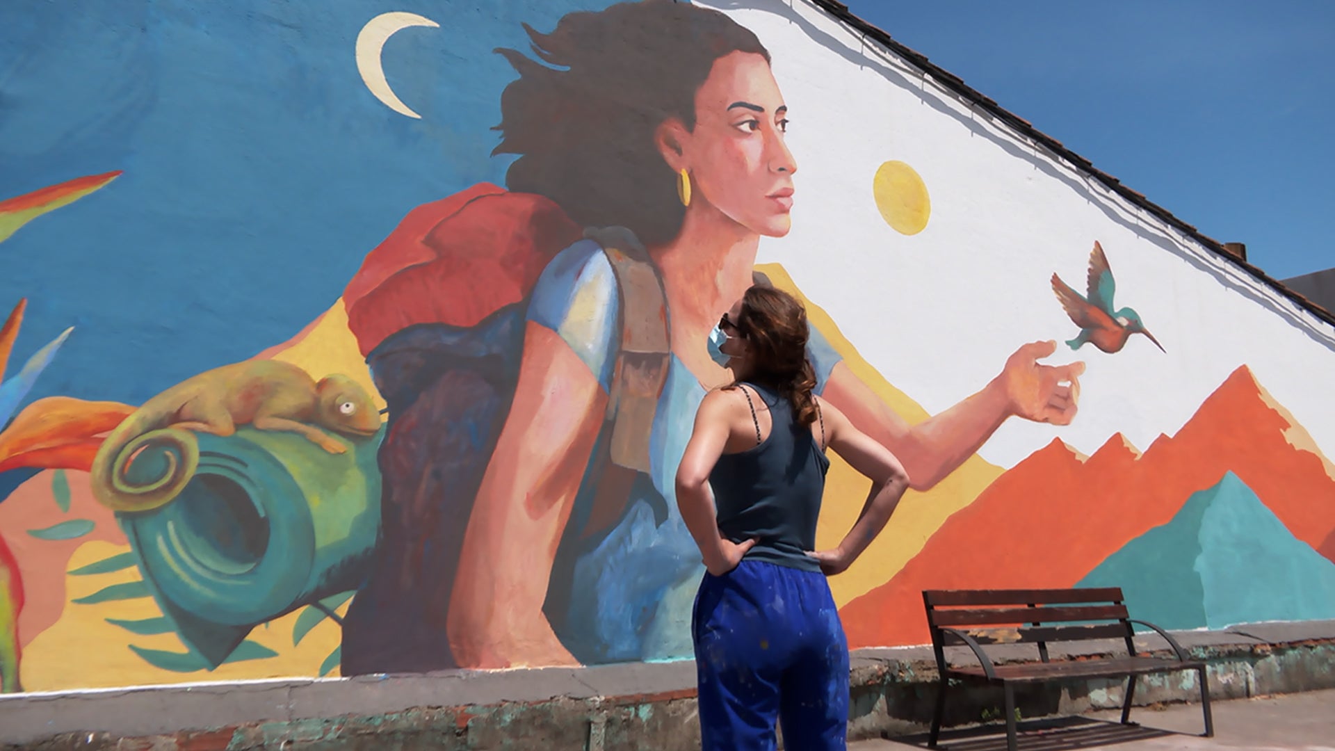 'La mujer migrante', el gran mural de arte urbano que luce Tremañes