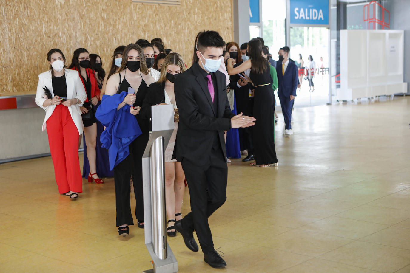 Los alumnos del IES Montevil celebraron este martes el acto de graduación en el recinto ferial Luis Adaro.