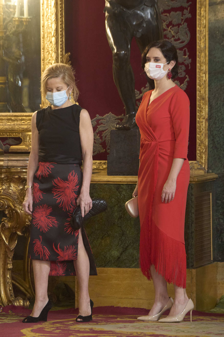 Las máximas autoridades del Estado asistieron a la cena de honor ofrecida al presidente de Corea del Sur, Moon Jae In, de visita oficial en España. Moon y la primera dama surcoreana fueron recibidos a primera hora de la tarde en la Plaza de la Armería del Palacio Real de Madrid con honores militares.