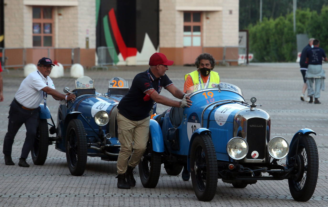 Coches clásicos se dan cita estos días en Italia en el rally 'Mille Miglia'. Se trata de una prueba que transcurre entre Brescia y Roma.