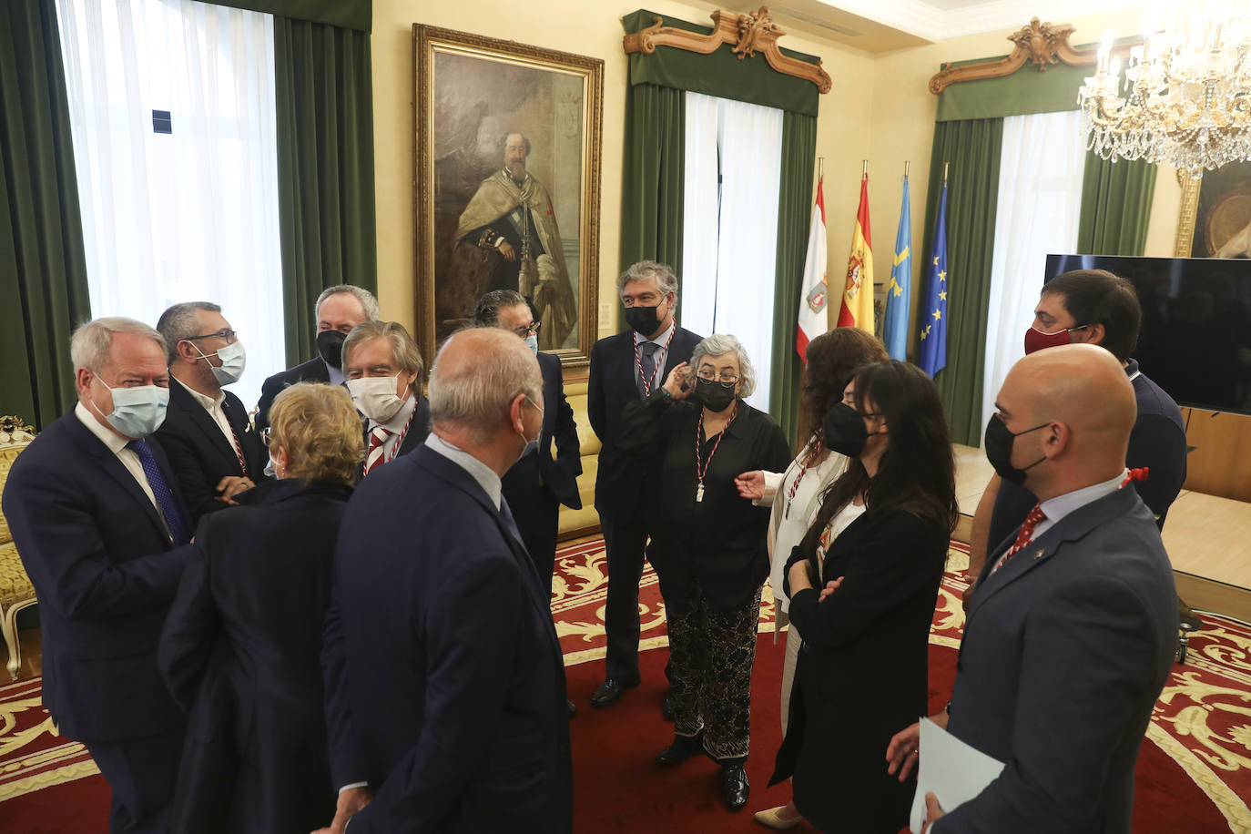 El empresario Antonio Suárez fue nombrado Hijo Adoptivo; Xosé Bolado, Medalla de Oro; y el Unión Club de Ceares, el CIPF del Mar y la Sociedad Astronómica Omega, Medalla de Plata.