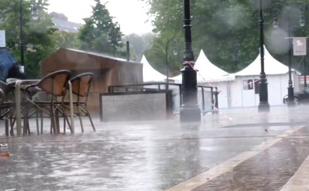 Vídeo | Las imágenes que deja la tormenta en Gijón 