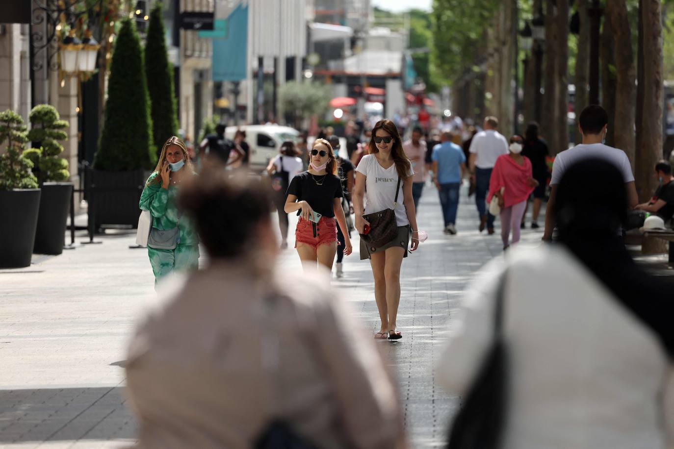 Desde el pasado jueves en Francia ya no es obligatorio utilizar mascarilla al aire libre