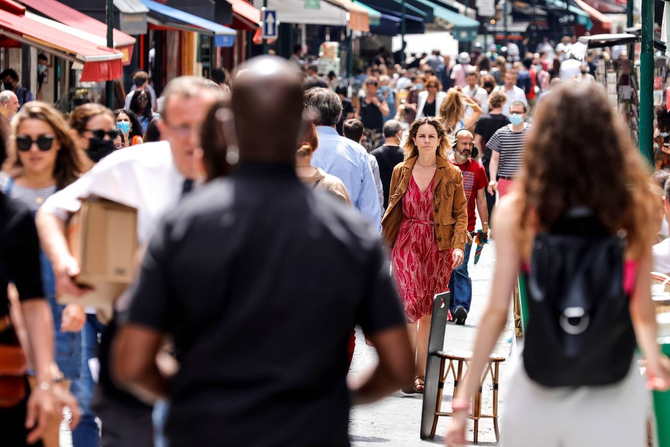 Desde el pasado jueves en Francia ya no es obligatorio utilizar mascarilla al aire libre