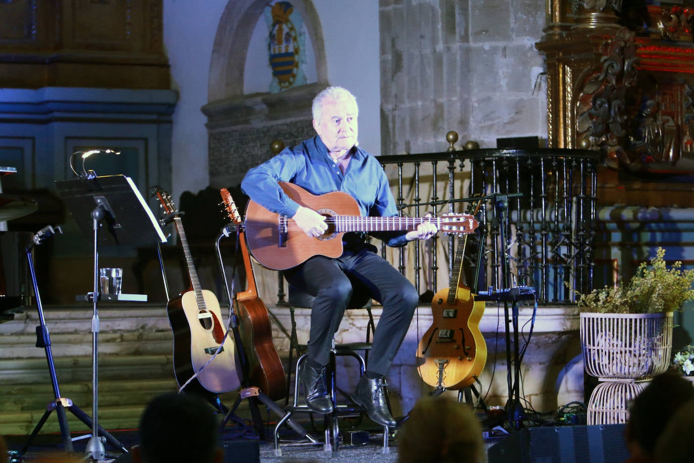 Después de 16 meses de parón, Víctor Manuel inicia una nueva gira en el Parador de Corias, en Cangas del Narcea, haciendo un repaso por su discografía 