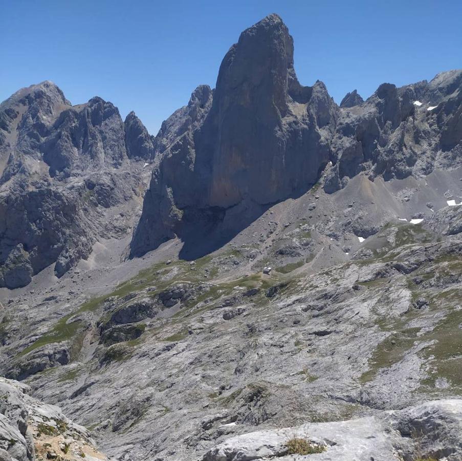 Vistas al Urriellu desde la Horcada Arenera.