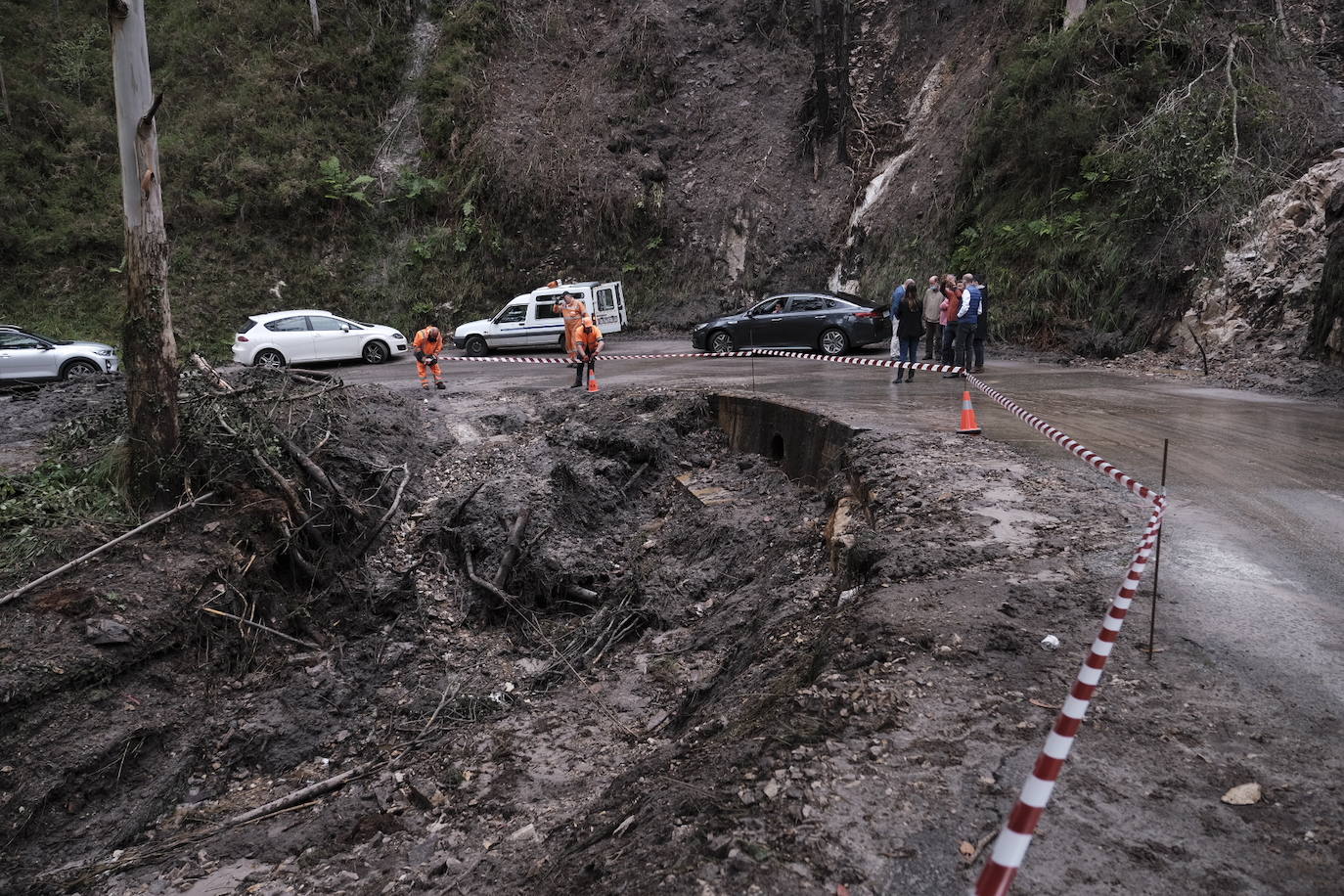 El vicepresidente del Gobierno asturiano visitó Llanes el pasado sábado para hacer balance de las zonas siniestradas del concejo tras las inundaciones generadas por las fuertes lluvias