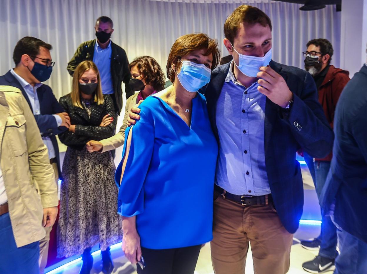 Carmen Moriyón y Adrián Pumares al finalizar el Congreso. 