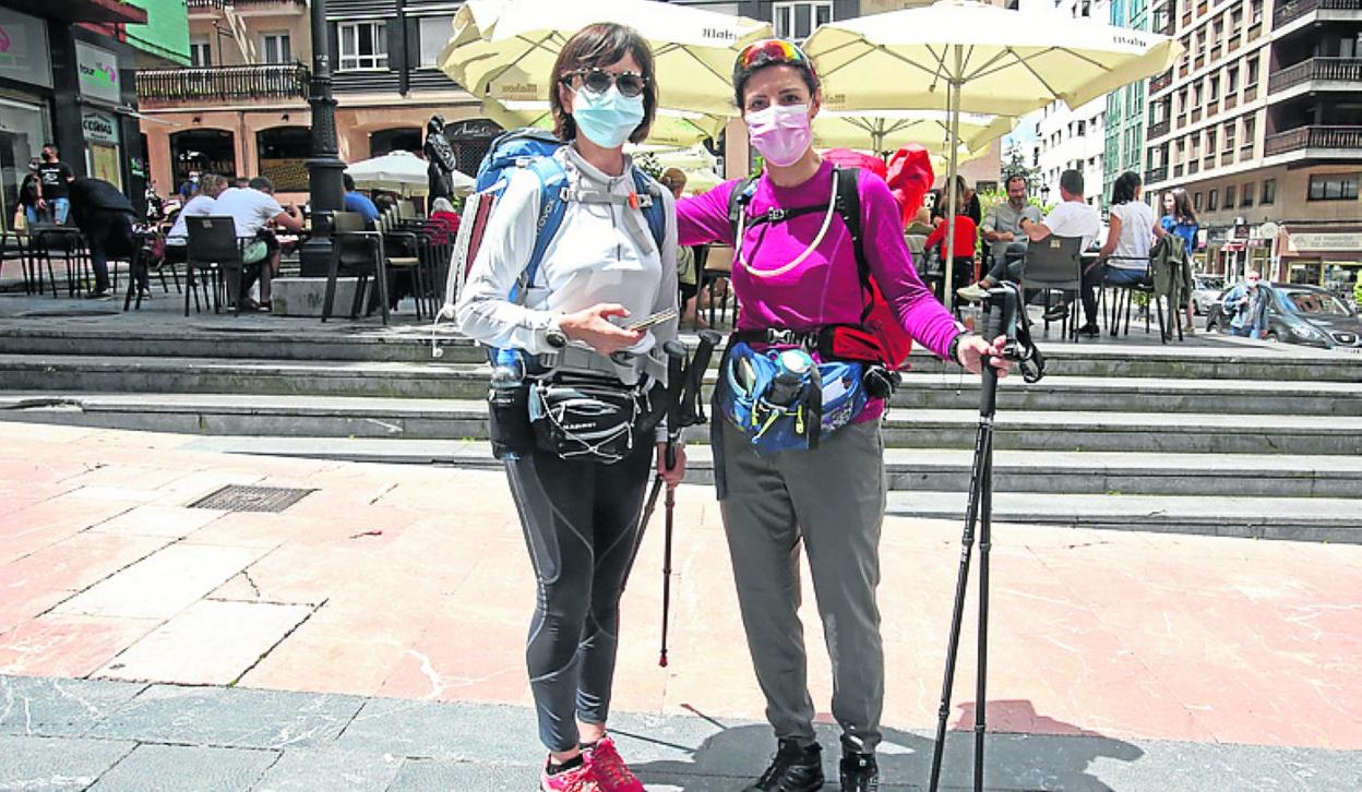 Las dos peregrinas croatas, ayer, en El Antiguo. 